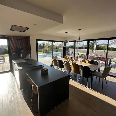 De Famille Avec Piscine Villa