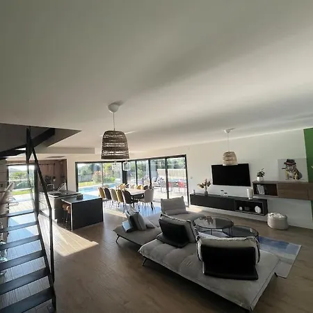 Villa De Famille Avec Piscine *